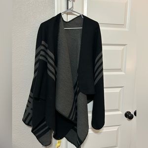 BB DAKOTA reversible wrap!  Dry cleaned and ready to go!!